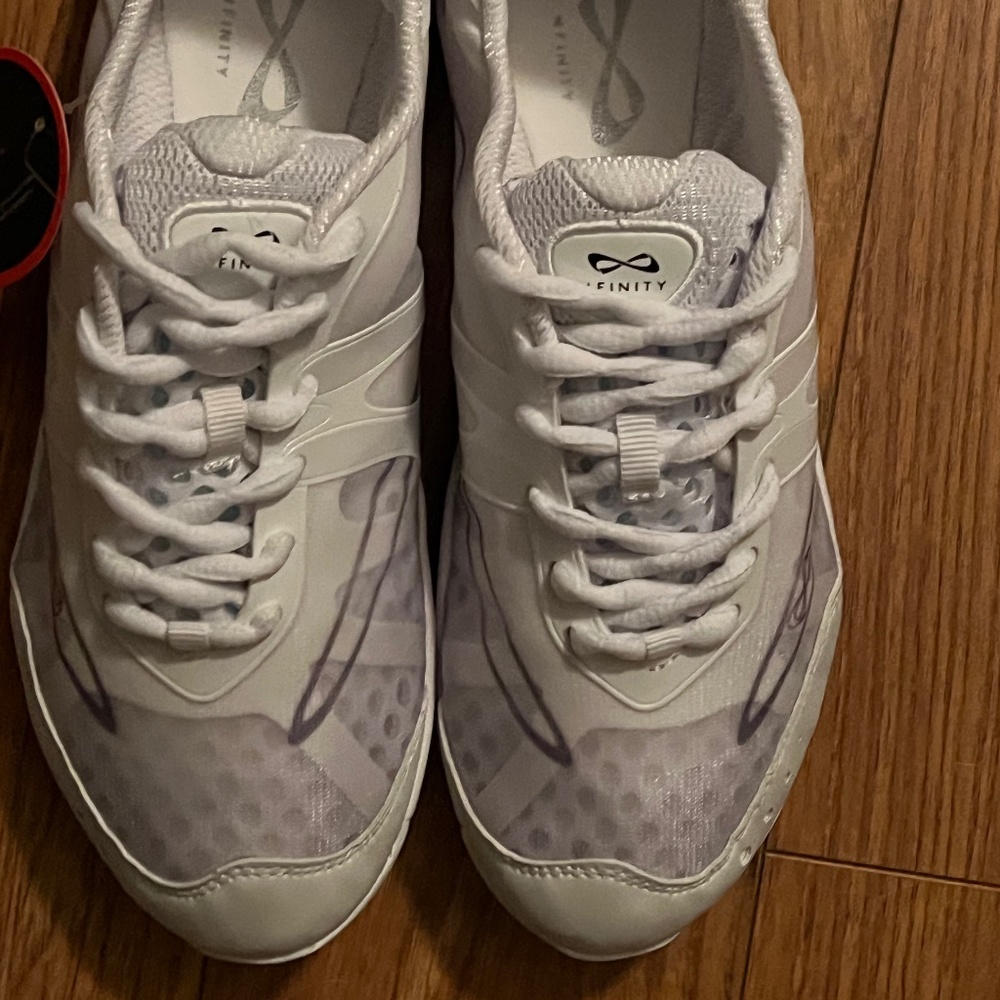 Nfinity vengeance- new in shoe case
